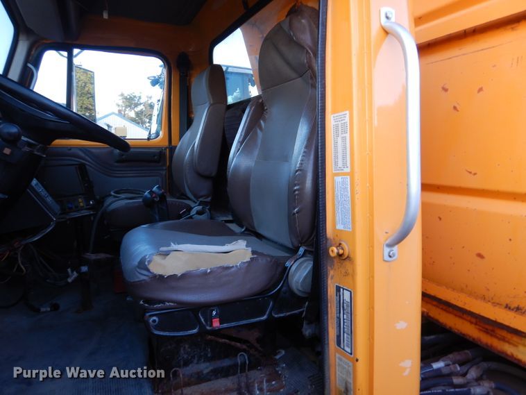 image for item DM1364 2002 International 2554  dump truck