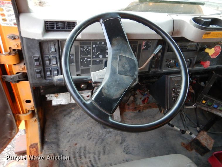 image for item DM1364 2002 International 2554  dump truck