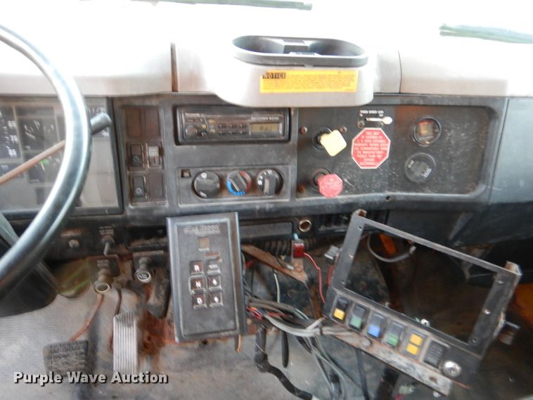 image for item DM1364 2002 International 2554  dump truck