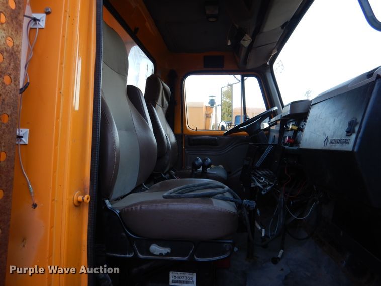 image for item DM1364 2002 International 2554  dump truck