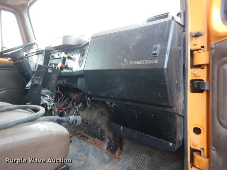 image for item DM1364 2002 International 2554  dump truck