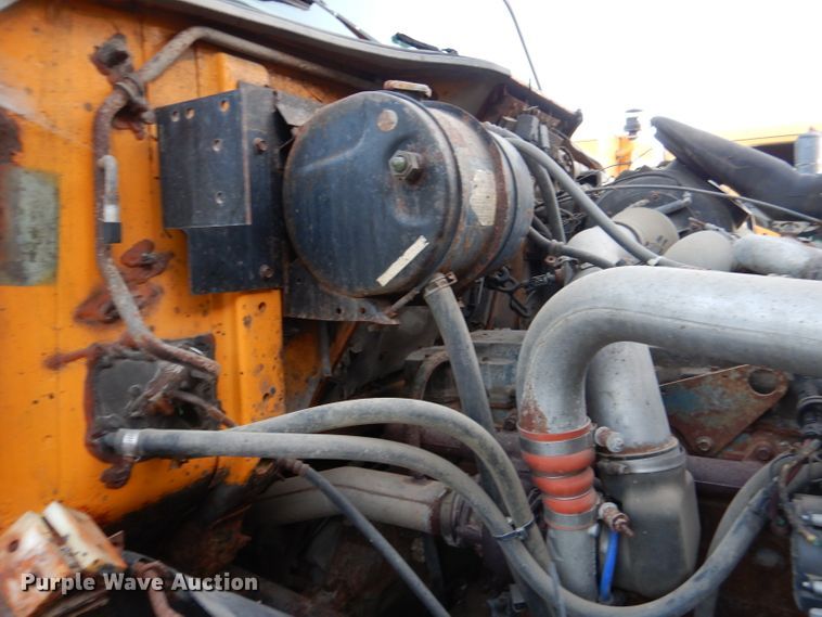 image for item DM1364 2002 International 2554  dump truck