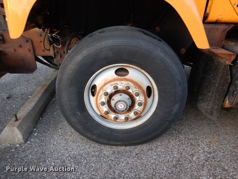 image for item DM1364 2002 International 2554  dump truck