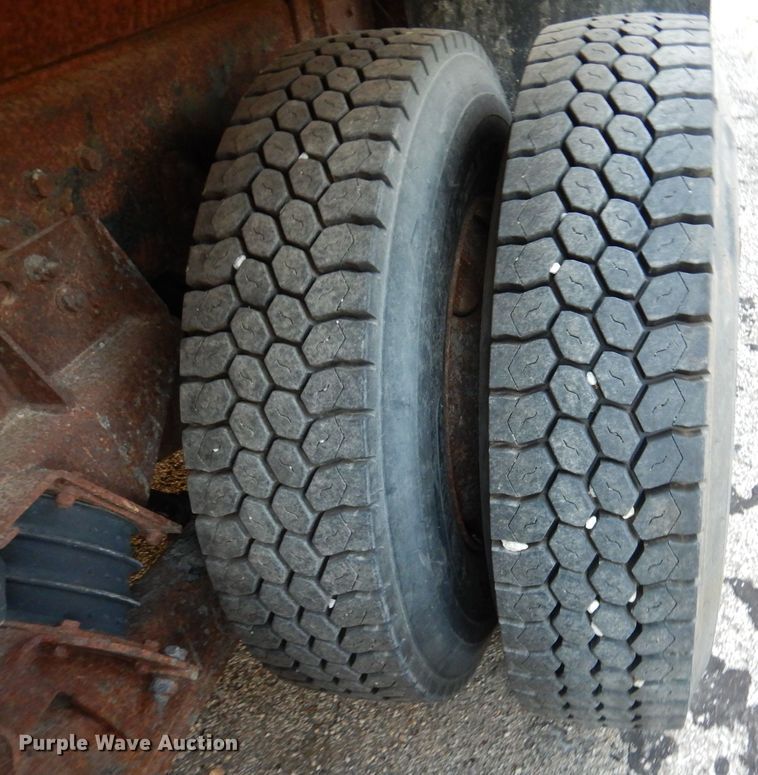 image for item DM1364 2002 International 2554  dump truck