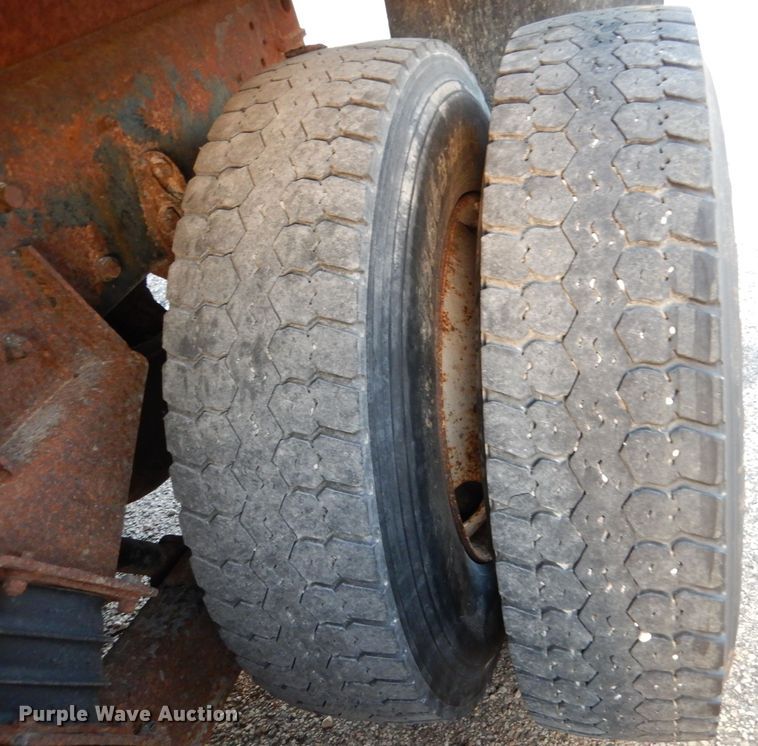 image for item DM1364 2002 International 2554  dump truck