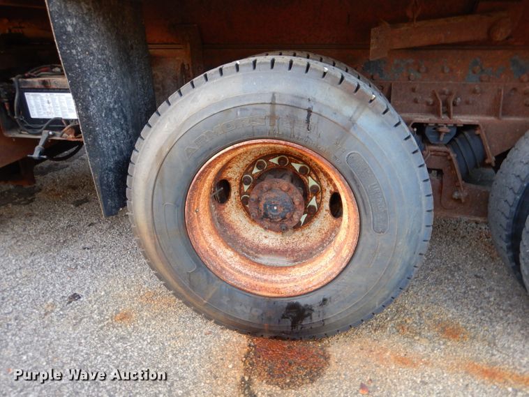 image for item DM1364 2002 International 2554  dump truck