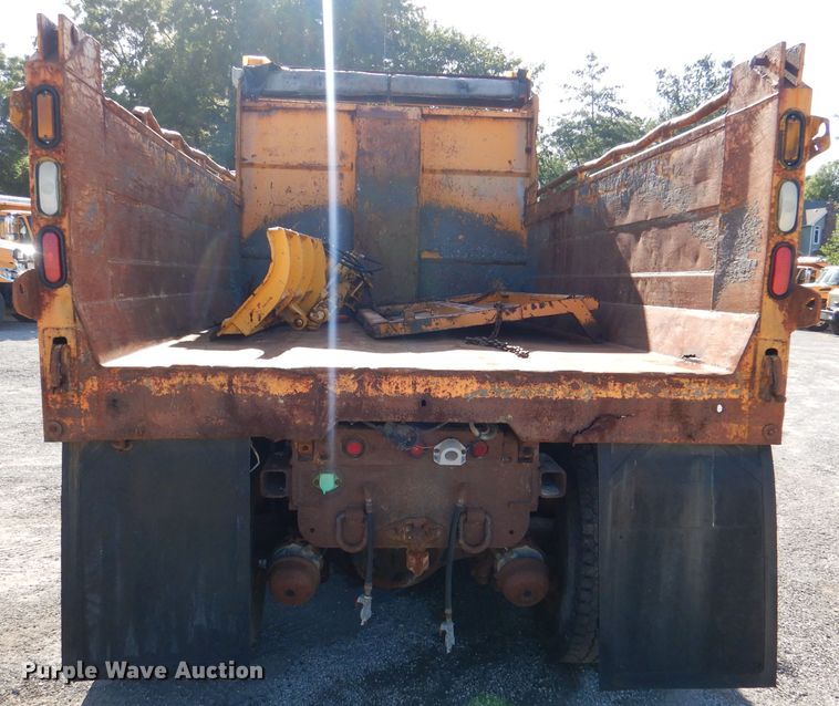 image for item DM1366 2002 International 2554  dump truck