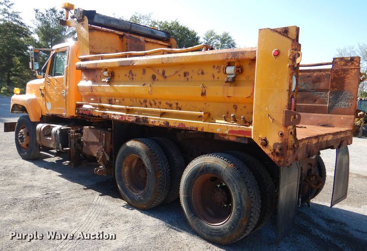 image for item DM1366 2002 International 2554  dump truck