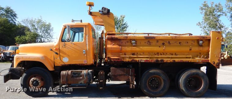 image for item DM1366 2002 International 2554  dump truck