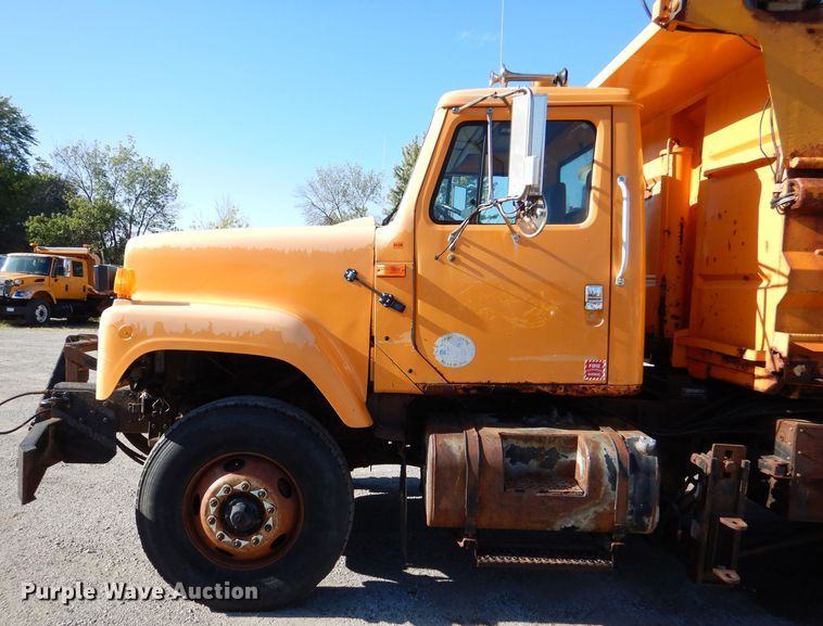 image for item DM1366 2002 International 2554  dump truck