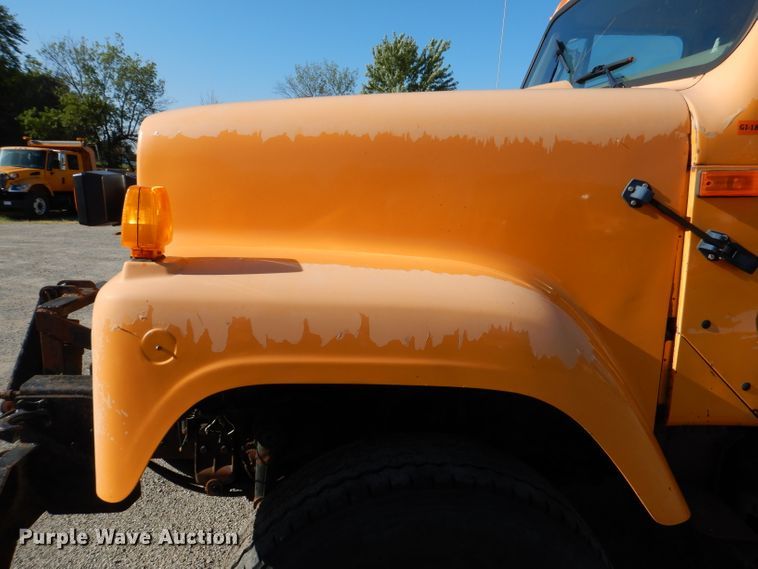 image for item DM1366 2002 International 2554  dump truck