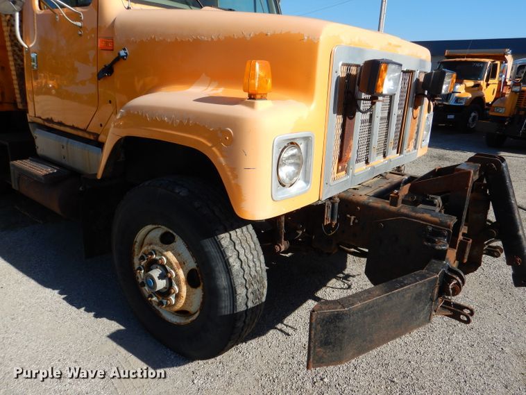 image for item DM1366 2002 International 2554  dump truck