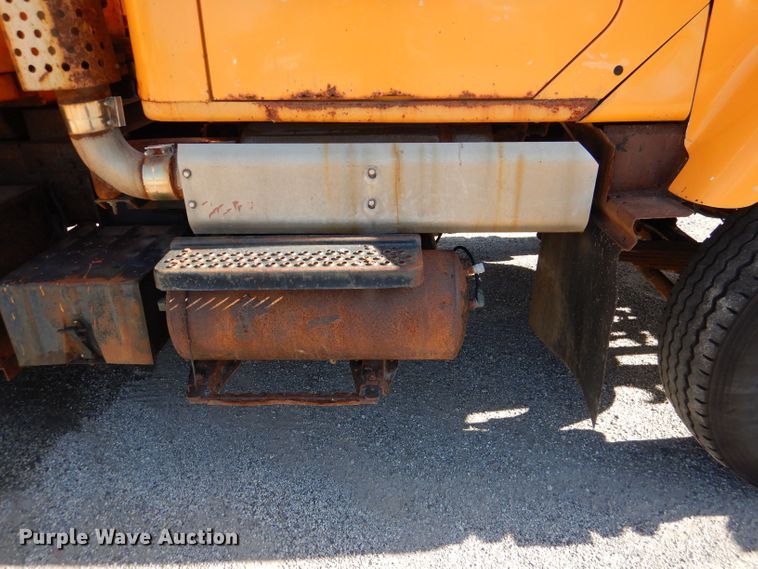 image for item DM1366 2002 International 2554  dump truck