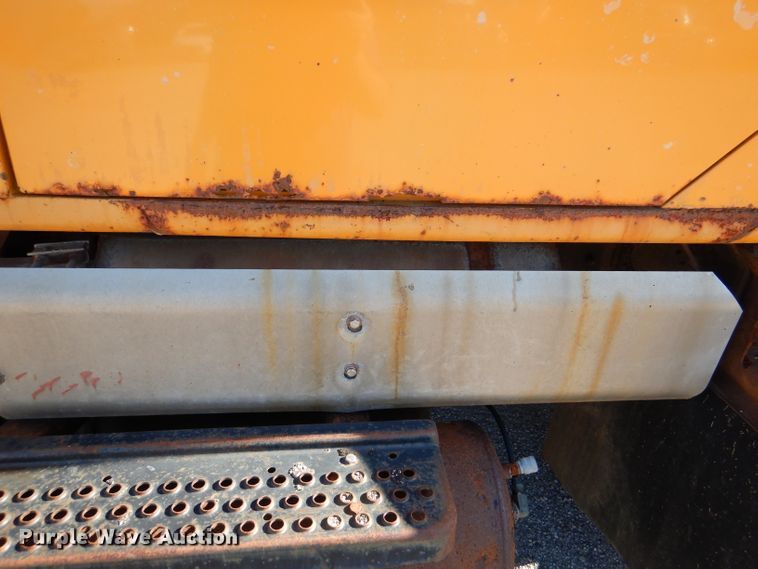 image for item DM1366 2002 International 2554  dump truck