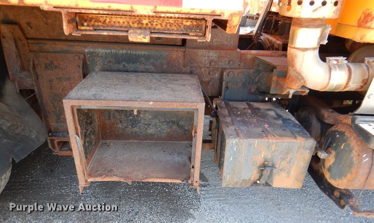 image for item DM1366 2002 International 2554  dump truck