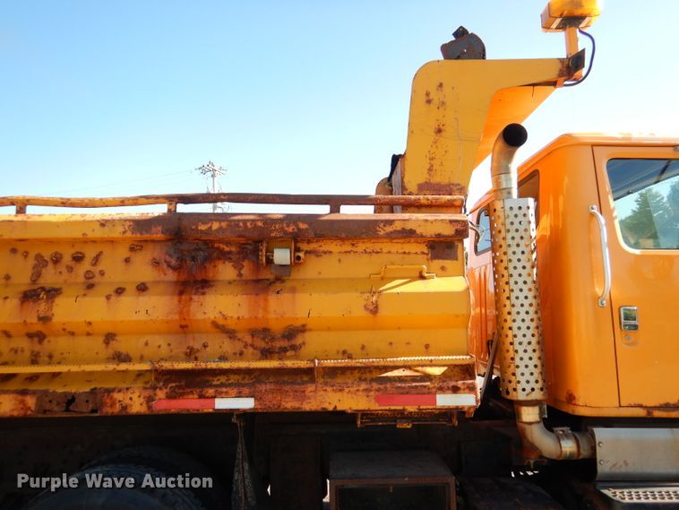 image for item DM1366 2002 International 2554  dump truck