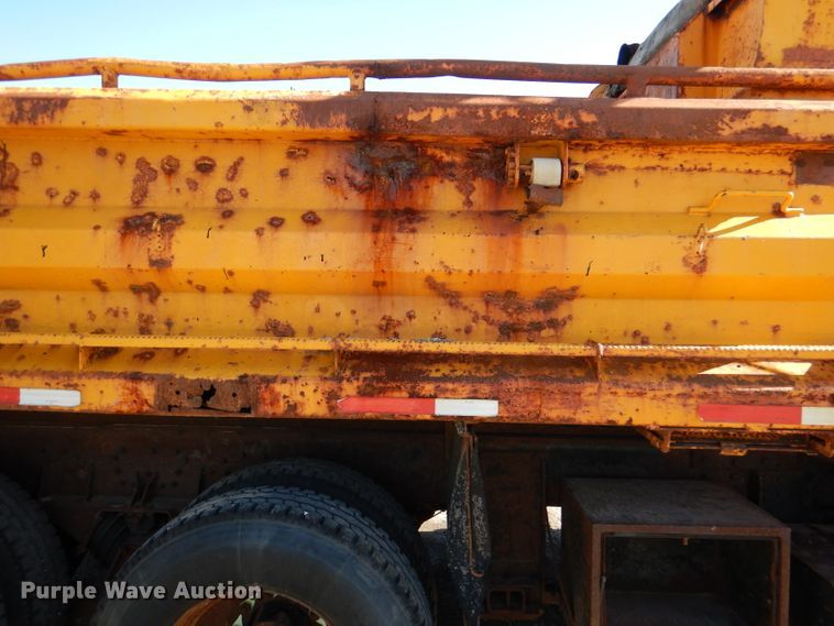 image for item DM1366 2002 International 2554  dump truck