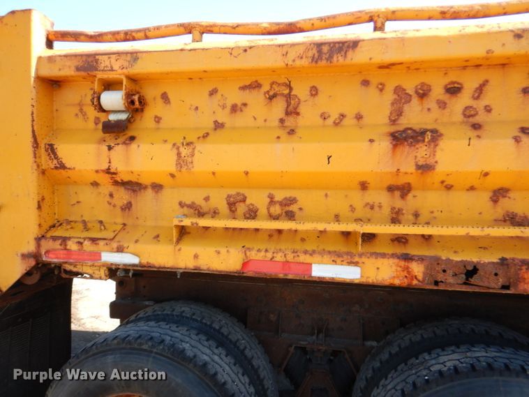 image for item DM1366 2002 International 2554  dump truck