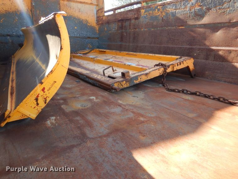 image for item DM1366 2002 International 2554  dump truck