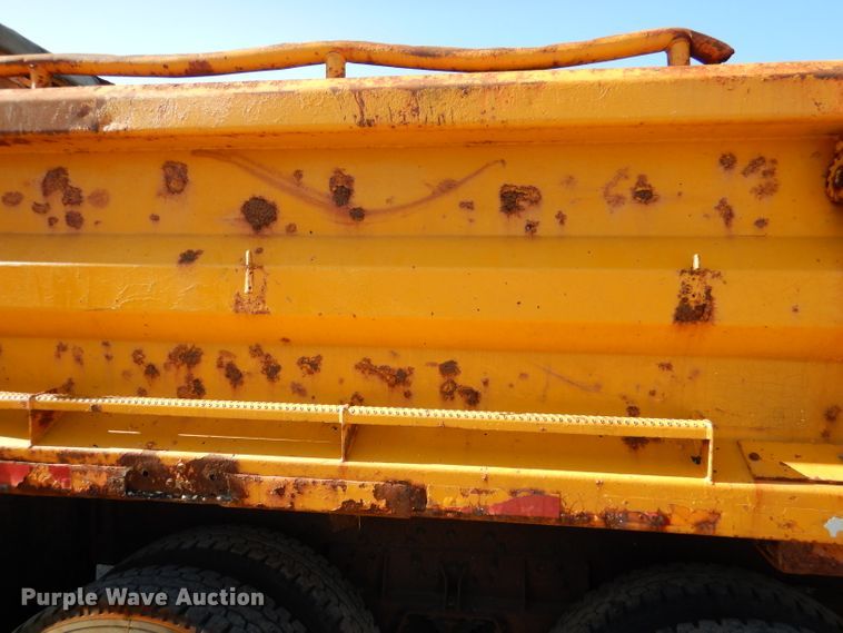 image for item DM1366 2002 International 2554  dump truck