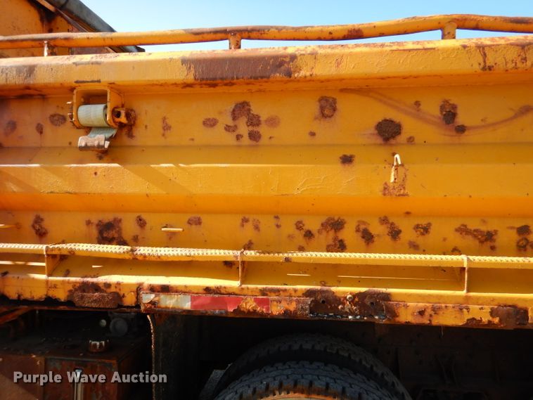 image for item DM1366 2002 International 2554  dump truck