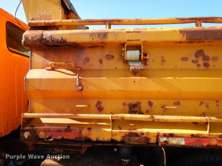 image for item DM1366 2002 International 2554  dump truck