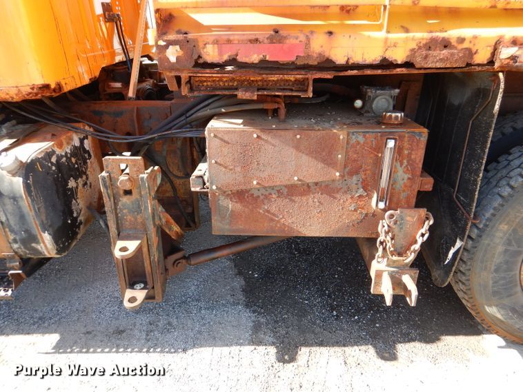 image for item DM1366 2002 International 2554  dump truck