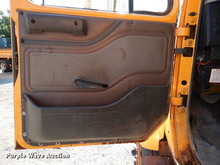 image for item DM1366 2002 International 2554  dump truck