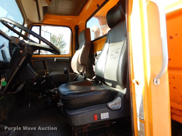 image for item DM1366 2002 International 2554  dump truck