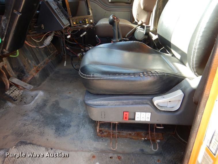 image for item DM1366 2002 International 2554  dump truck