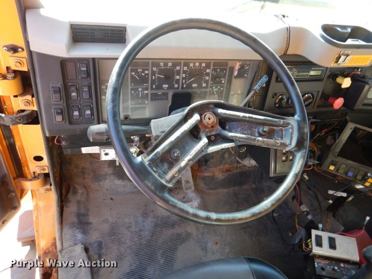 image for item DM1366 2002 International 2554  dump truck