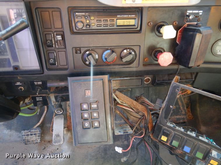 image for item DM1366 2002 International 2554  dump truck