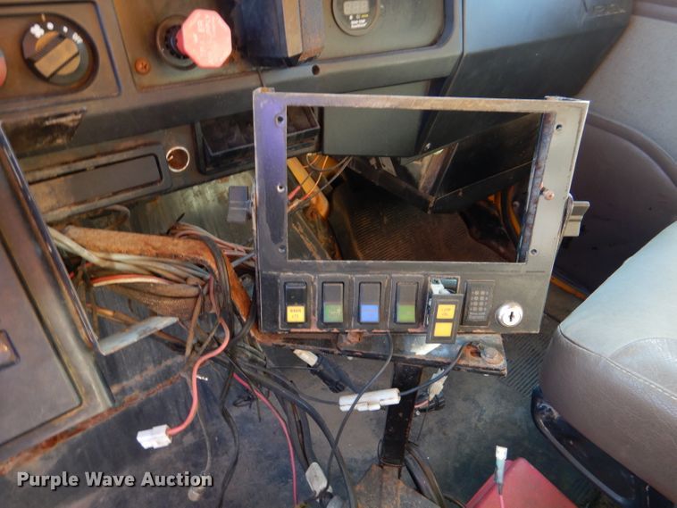 image for item DM1366 2002 International 2554  dump truck