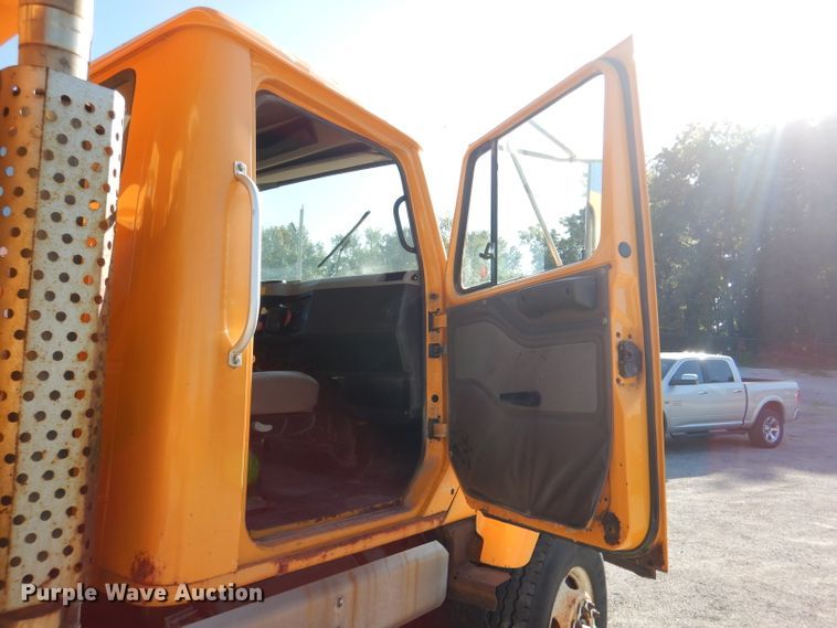 image for item DM1366 2002 International 2554  dump truck