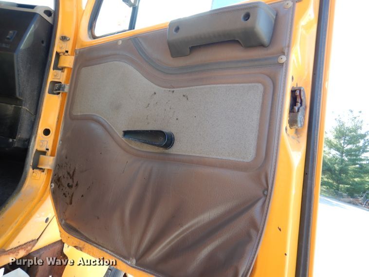 image for item DM1366 2002 International 2554  dump truck