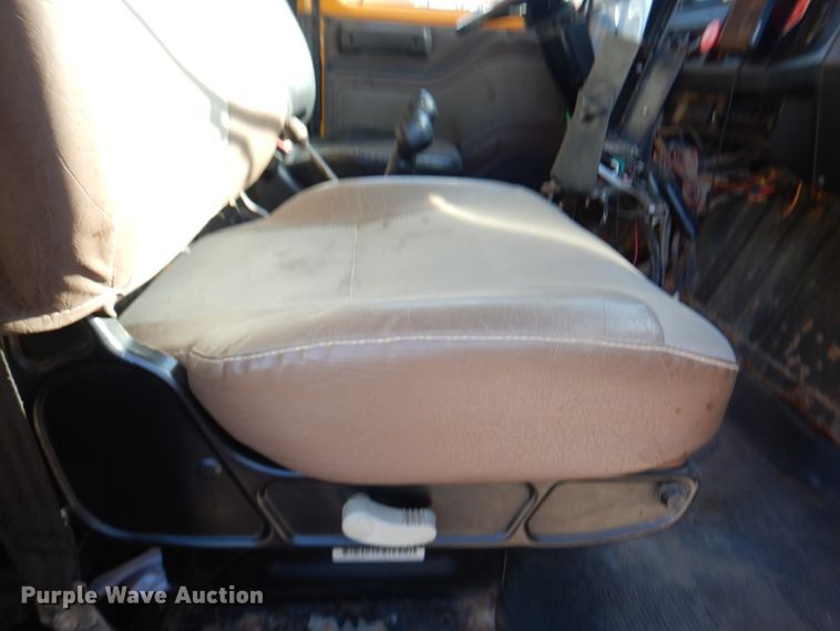 image for item DM1366 2002 International 2554  dump truck