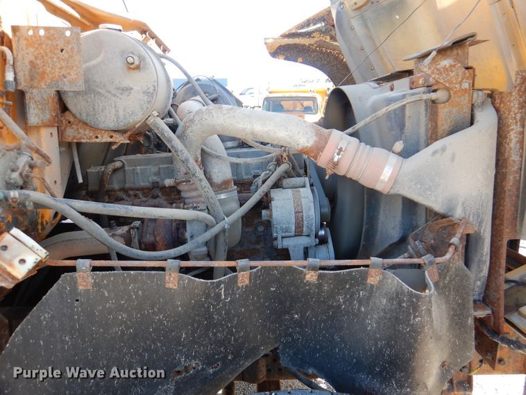 image for item DM1366 2002 International 2554  dump truck