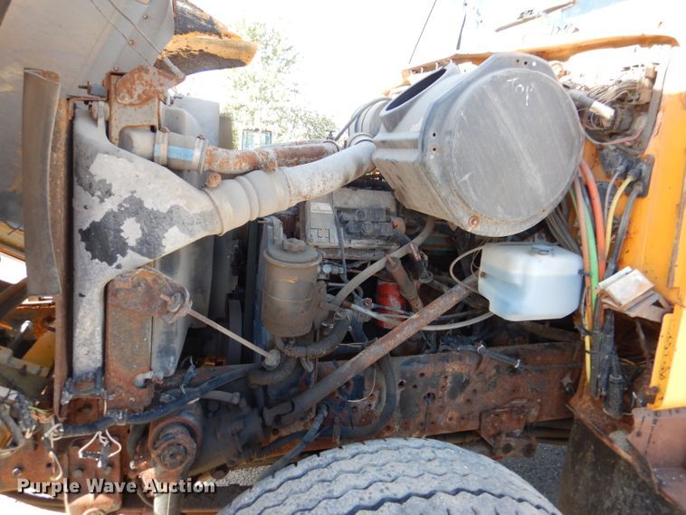image for item DM1366 2002 International 2554  dump truck