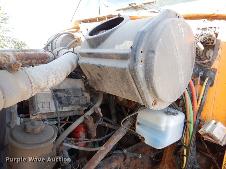 image for item DM1366 2002 International 2554  dump truck