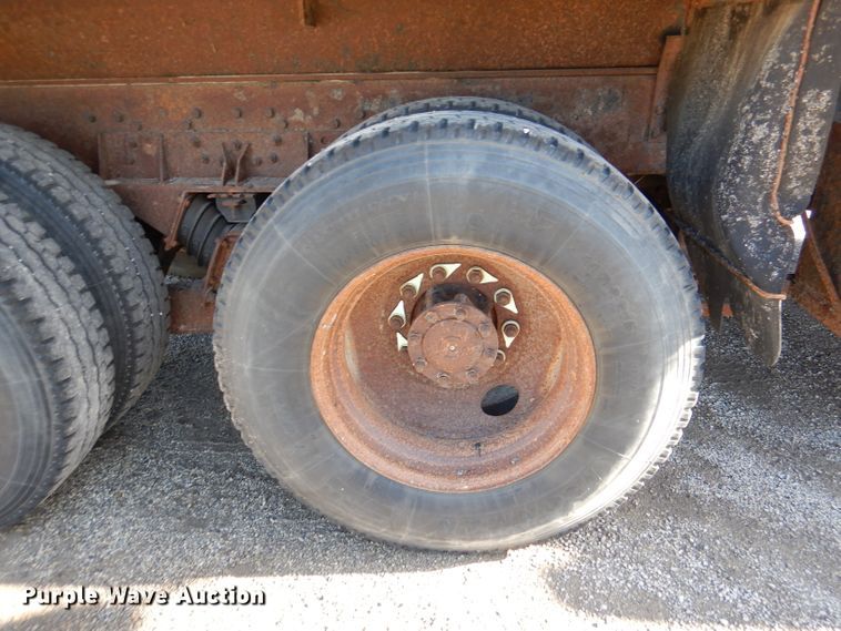 image for item DM1366 2002 International 2554  dump truck