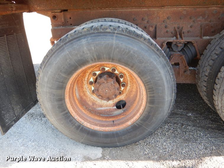 image for item DM1366 2002 International 2554  dump truck