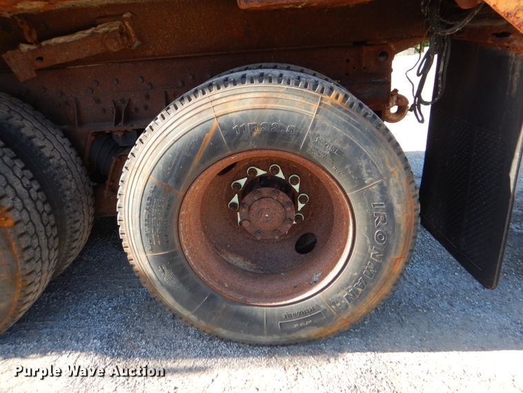 image for item DM1366 2002 International 2554  dump truck