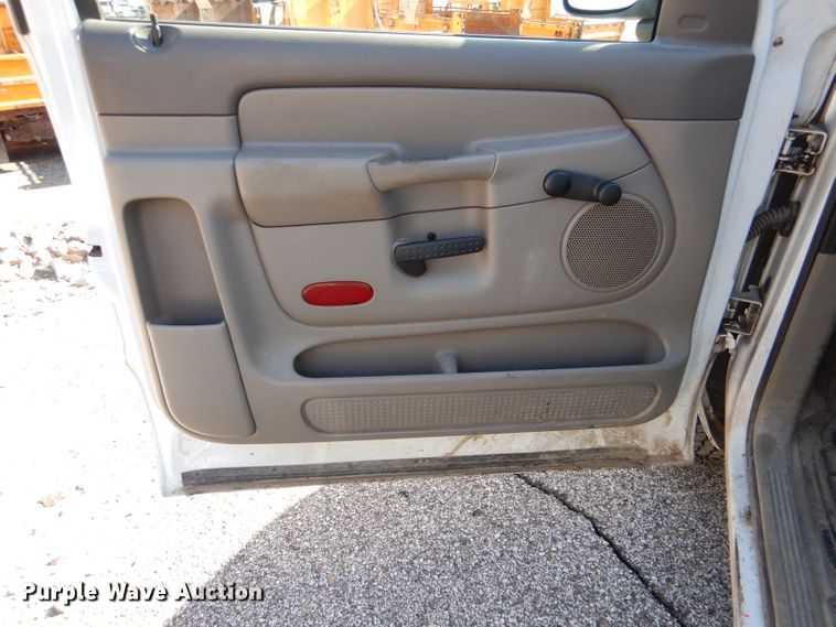 image for item DM1369 2004 Dodge Ram 1500  pickup truck