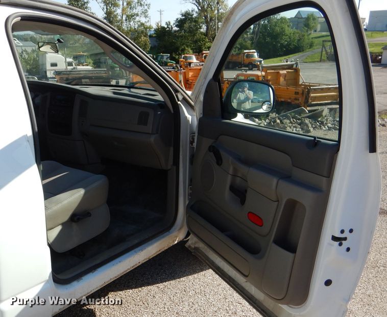 image for item DM1369 2004 Dodge Ram 1500  pickup truck