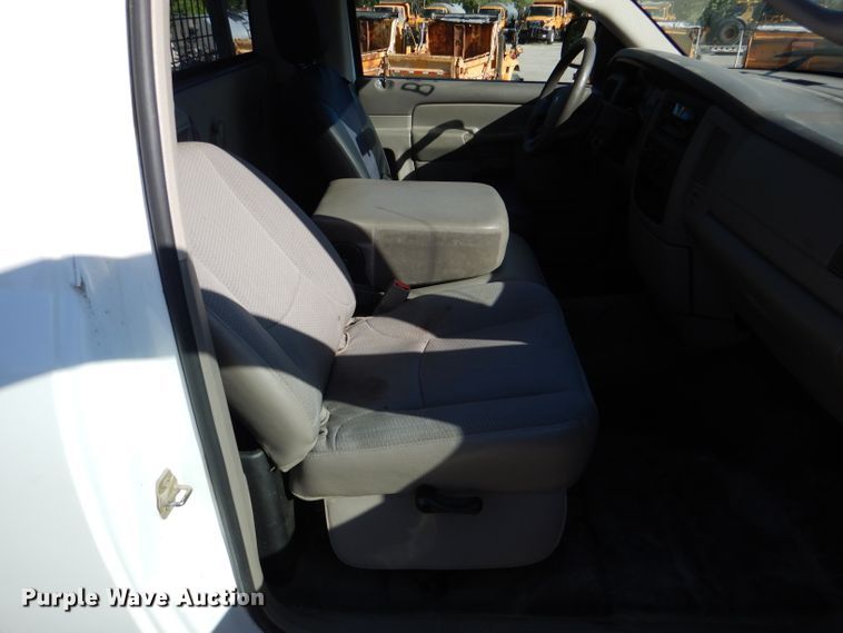 image for item DM1369 2004 Dodge Ram 1500  pickup truck