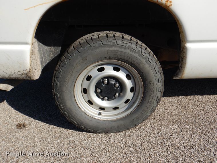 image for item DM1369 2004 Dodge Ram 1500  pickup truck