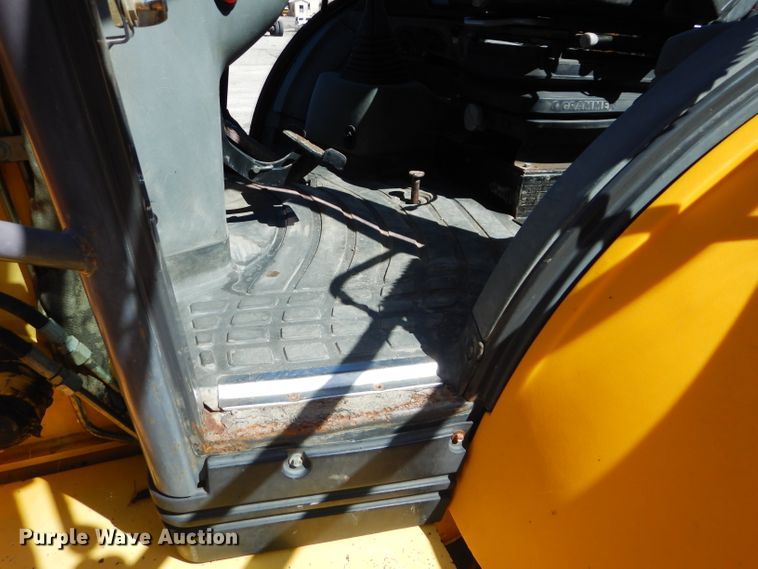 image for item DM1370 2005 New Holland LB90B  backhoe