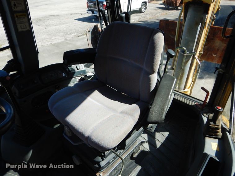 image for item DM1370 2005 New Holland LB90B  backhoe