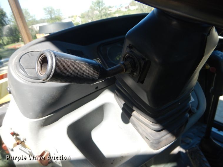 image for item DM1370 2005 New Holland LB90B  backhoe