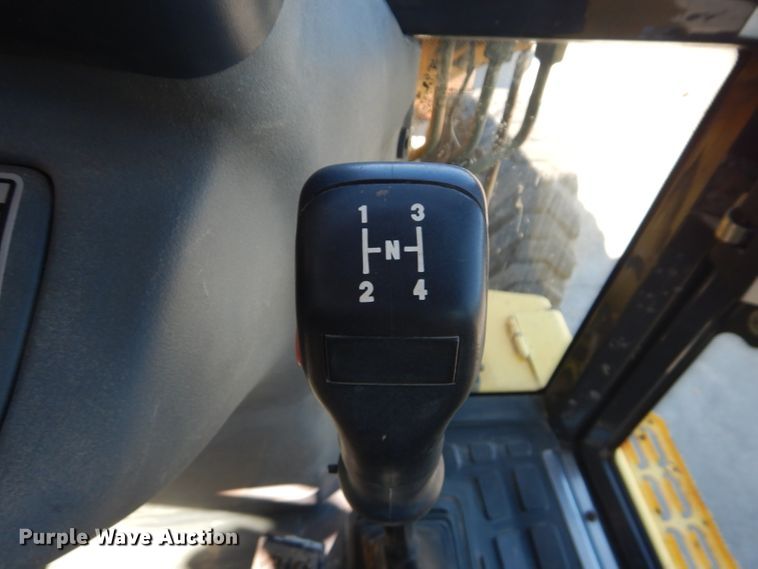 image for item DM1370 2005 New Holland LB90B  backhoe